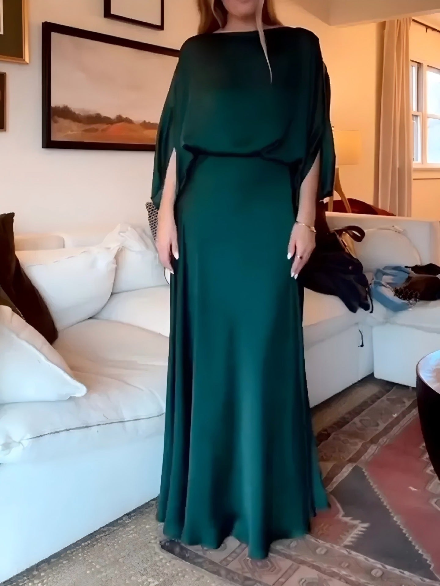 A Sleek Solid-color Satin Dress With Smooth Lines A Sleek Solid-color Satin Dress With Smooth Lines