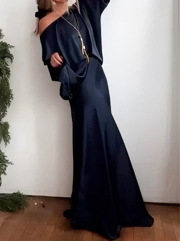 A Sleek Solid-color Satin Dress With Smooth Lines A Sleek Solid-color Satin Dress With Smooth Lines